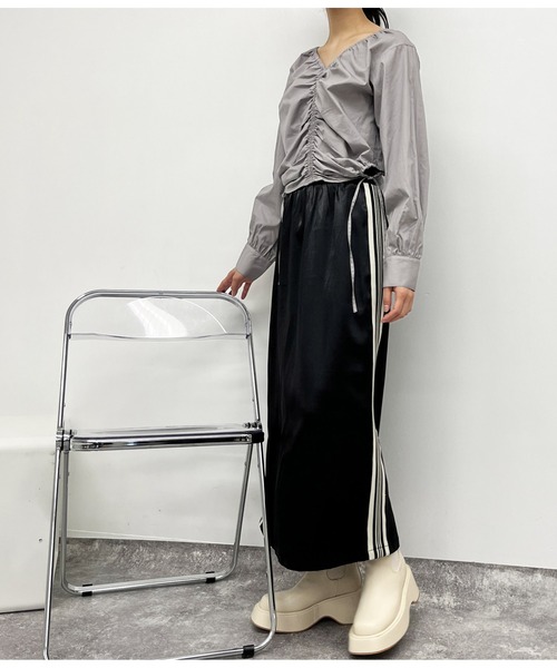 ANAP（アナップ）の「光沢サテンラインスカート（スカート・レディース・イエロー/ブラック/グレー・FREE）」の5枚目の写真