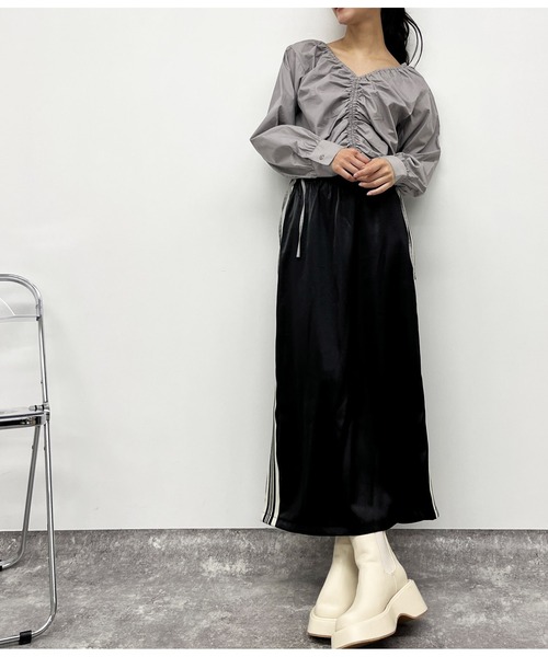 ANAP（アナップ）の「光沢サテンラインスカート（スカート・レディース・イエロー/ブラック/グレー・FREE）」の6枚目の写真