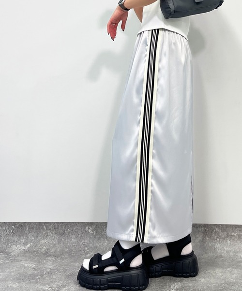 ANAP（アナップ）の「光沢サテンラインスカート（スカート・レディース・イエロー/ブラック/グレー・FREE）」の9枚目の写真