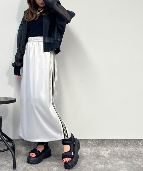 ANAP（アナップ）の「光沢サテンラインスカート（スカート・レディース・イエロー/ブラック/グレー・FREE）」の20枚目の写真