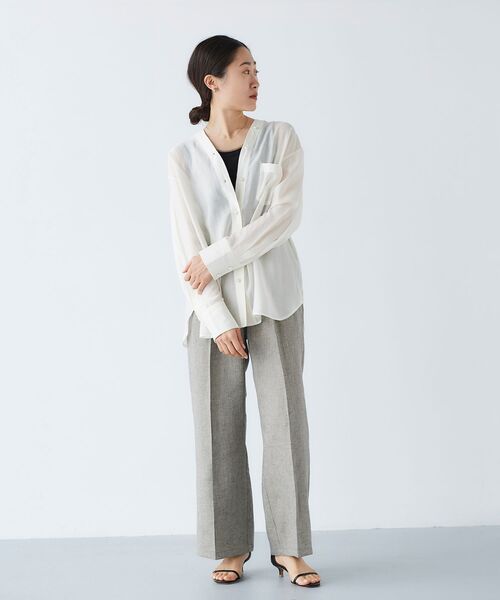 le.coeur blanc(ルクールブラン)の「ノーカラーVネックオーバーシャツ(シャツ/ブラウス・レディース・ピンクベージュ/アイボリー/ダークグレー・38)」の4枚目の写真