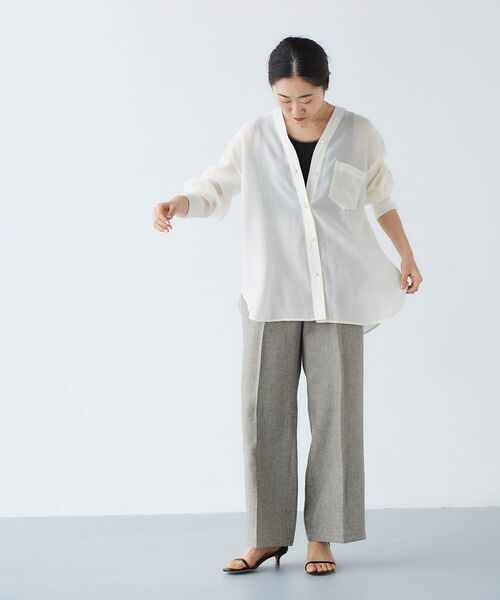 le.coeur blanc(ルクールブラン)の「ノーカラーVネックオーバーシャツ(シャツ/ブラウス・レディース・ピンクベージュ/アイボリー/ダークグレー・38)」の5枚目の写真