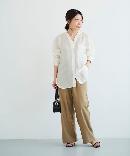 le.coeur blanc(ルクールブラン)の「ノーカラーVネックオーバーシャツ(シャツ/ブラウス・レディース・ピンクベージュ/アイボリー/ダークグレー・38)」の7枚目の写真