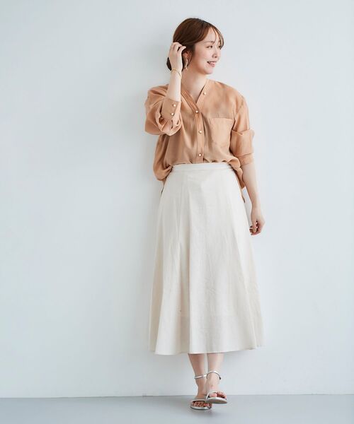 le.coeur blanc(ルクールブラン)の「ノーカラーVネックオーバーシャツ(シャツ/ブラウス・レディース・ピンクベージュ/アイボリー/ダークグレー・38)」の8枚目の写真