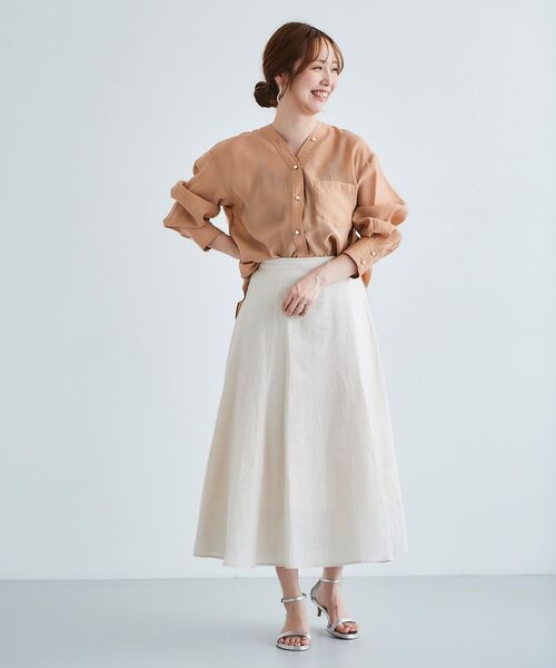 le.coeur blanc(ルクールブラン)の「ノーカラーVネックオーバーシャツ(シャツ/ブラウス・レディース・ピンクベージュ/アイボリー/ダークグレー・38)」の9枚目の写真