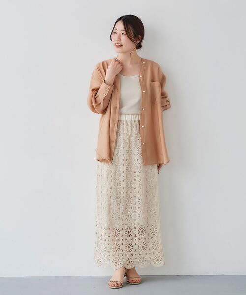 le.coeur blanc(ルクールブラン)の「ノーカラーVネックオーバーシャツ(シャツ/ブラウス・レディース・ピンクベージュ/アイボリー/ダークグレー・38)」の12枚目の写真