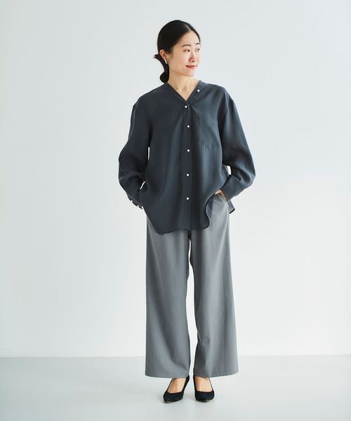 le.coeur blanc(ルクールブラン)の「ノーカラーVネックオーバーシャツ(シャツ/ブラウス・レディース・ピンクベージュ/アイボリー/ダークグレー・38)」の17枚目の写真