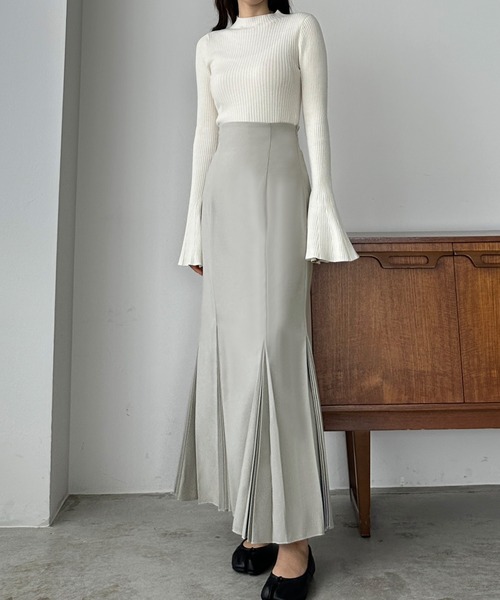 Louere（ルエレ）の「ハイウエストプリーツマーメイドスカート（スカート・レディース・ライトグレー/モカ/ベージュ/チャコールグレー/グレー/オフホワイト/ブラック・SMALL/X-LARGE/LARGE/MEDIUM）」の5枚目の写真