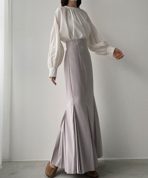 Louere（ルエレ）の「ハイウエストプリーツマーメイドスカート（スカート・レディース・ライトグレー/モカ/ベージュ/チャコールグレー/グレー/オフホワイト/ブラック・SMALL/X-LARGE/LARGE/MEDIUM）」の4枚目の写真