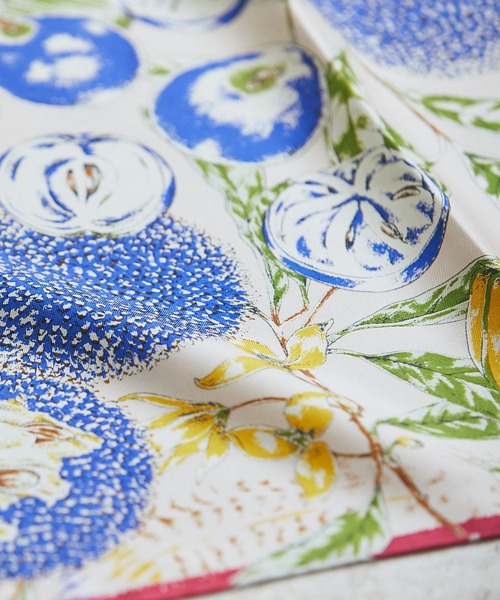 manipuri（マニプリ）の「マニプリ/スカーフ65ジャングルフルーツ（バンダナ/スカーフ・レディース・ライトベージュ/ピンク/ブルー系その他・FREE）」の5枚目の写真