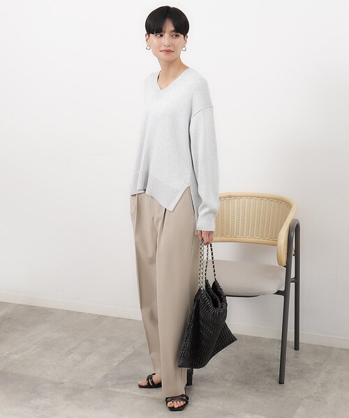 OPAQUE.CLIP（オペークドットクリップ）の「◆ラメヤーンVネックニット【洗える】（ニット/セーター・レディース・ライトイエロー系6/サックスブルー系5/ホワイト系6・42/38/40）」の14枚目の写真