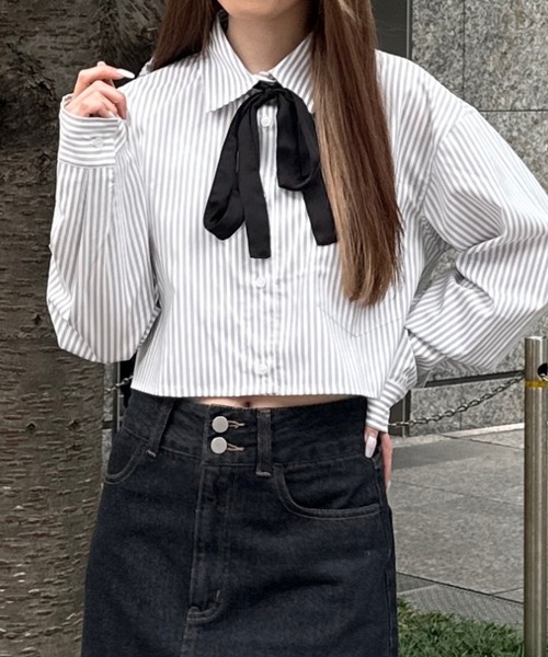 shrita（シュリータ）の「リボン付きボウタイシャツ【キッズでも着れるSサイズ展開あり】（シャツ/ブラウス・キッズ・ホワイト/ブルー/グレー系その他・S/M/L）」の3枚目の写真
