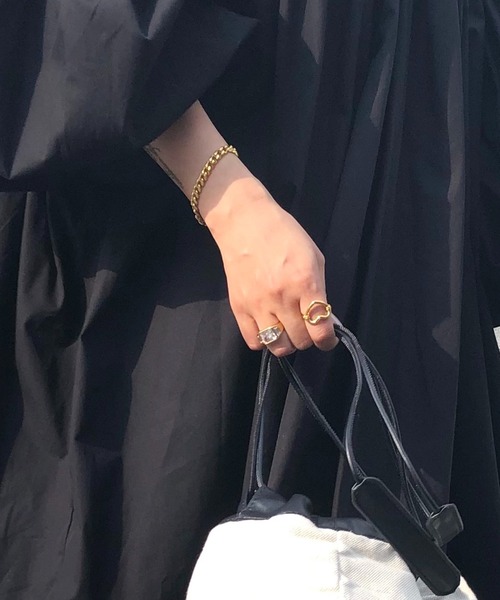 TUWAKRIM（トゥワクリム）の「【TUWAKRIM】KIHEIブレスレット/1（ブレスレット・レディース・ゴールド・LARGE/MEDIUM/SMALL）」の2枚目の写真