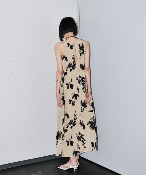 AIC.（エーアイシー）の「フラワープリントアメスリロングワンピース（ワンピース・レディース・ベージュ/ブラック・FREE）」の9枚目の写真