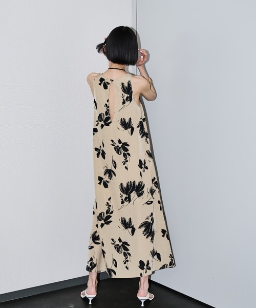 AIC.（エーアイシー）の「フラワープリントアメスリロングワンピース（ワンピース・レディース・ベージュ/ブラック・FREE）」の10枚目の写真