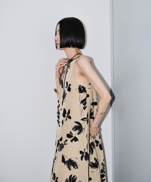 AIC.（エーアイシー）の「フラワープリントアメスリロングワンピース（ワンピース・レディース・ベージュ/ブラック・FREE）」の18枚目の写真