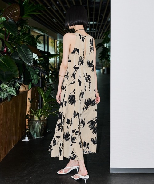 AIC.（エーアイシー）の「フラワープリントアメスリロングワンピース（ワンピース・レディース・ベージュ/ブラック・FREE）」の12枚目の写真