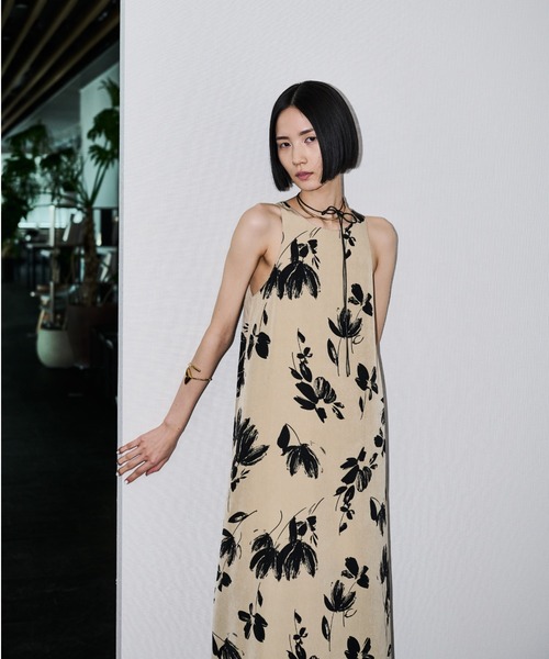 AIC.（エーアイシー）の「フラワープリントアメスリロングワンピース（ワンピース・レディース・ベージュ/ブラック・FREE）」の13枚目の写真