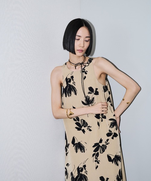 AIC.（エーアイシー）の「フラワープリントアメスリロングワンピース（ワンピース・レディース・ベージュ/ブラック・FREE）」の8枚目の写真