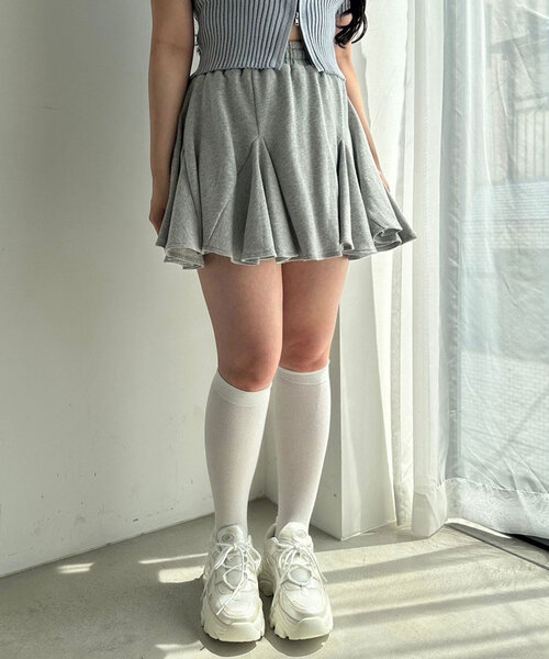 OLIVE des OLIVE(オリーブデオリーブ)の「ボリュームカットミニスカート(スカート・レディース・トップグレー/オートミール/スミクロ・FREE)」の13枚目の写真