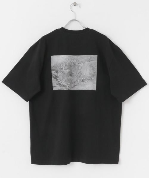 SENSE OF PLACE by URBAN RESEARCH(センスオブプレイスバイアーバンリサーチ)の「『別注』グラフィックアートTシャツ(5分袖)C(Tシャツ/カットソー・メンズ・ホワイト/ブラック/パープル系その他・MEDIUM/LARGE)」の15枚目の写真