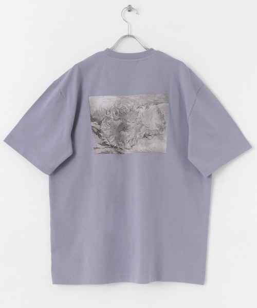 SENSE OF PLACE by URBAN RESEARCH(センスオブプレイスバイアーバンリサーチ)の「『別注』グラフィックアートTシャツ(5分袖)C(Tシャツ/カットソー・メンズ・ホワイト/ブラック/パープル系その他・MEDIUM/LARGE)」の17枚目の写真