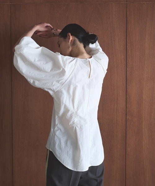 AIC.（エーアイシー）の「バルーンスリーブブラウス（シャツ/ブラウス・レディース・オフホワイト/ブラック・FREE）」の2枚目の写真