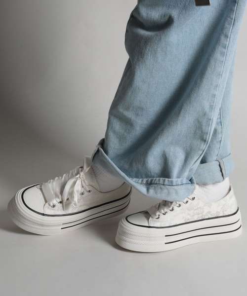 shoes365（シューズスリーシックスファイヴ）の「【shoes365】刺繍模様の装飾厚底スニーカー（スニーカー・レディース・ブラック/オフホワイト・22.5cm/23.0cm/23.5cm/24.0cm/24.5cm/25.0cm）」の8枚目の写真