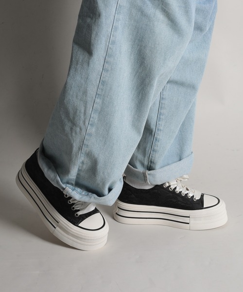 shoes365（シューズスリーシックスファイヴ）の「【shoes365】刺繍模様の装飾厚底スニーカー（スニーカー・レディース・ブラック/オフホワイト・22.5cm/23.0cm/23.5cm/24.0cm/24.5cm/25.0cm）」の17枚目の写真