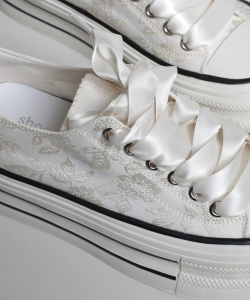 shoes365（シューズスリーシックスファイヴ）の「【shoes365】刺繍模様の装飾厚底スニーカー（スニーカー・レディース・ブラック/オフホワイト・22.5cm/23.0cm/23.5cm/24.0cm/24.5cm/25.0cm）」の20枚目の写真