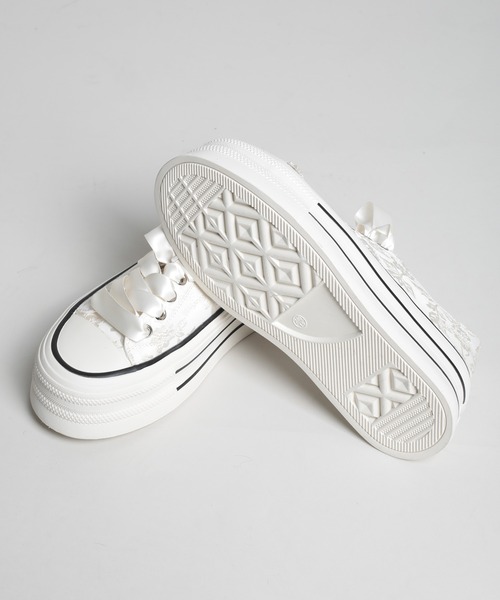 shoes365（シューズスリーシックスファイヴ）の「【shoes365】刺繍模様の装飾厚底スニーカー（スニーカー・レディース・ブラック/オフホワイト・22.5cm/23.0cm/23.5cm/24.0cm/24.5cm/25.0cm）」の21枚目の写真