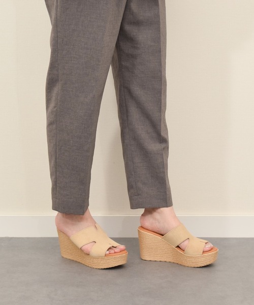inter-chaussures（インターショシュール）の「【Oh my Sandals】クッションインソール厚底ミュールサンダル(E42501)（サンダル・レディース・ベージュ/ブラック・38/36/37/35）」の7枚目の写真
