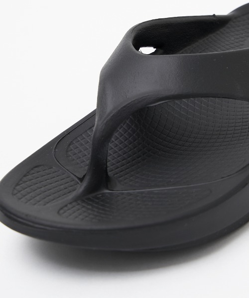 OOFOS（ウーフォス）の「【OOFOS】Ooriginal-リカバリーサンダル（サンダル・レディース・ブラック/カーキオリーブ/グリーン・23/24）」の5枚目の写真