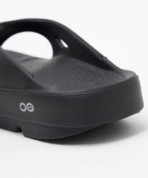 OOFOS（ウーフォス）の「【OOFOS】Ooriginal-リカバリーサンダル（サンダル・レディース・ブラック/カーキオリーブ/グリーン・23/24）」の6枚目の写真