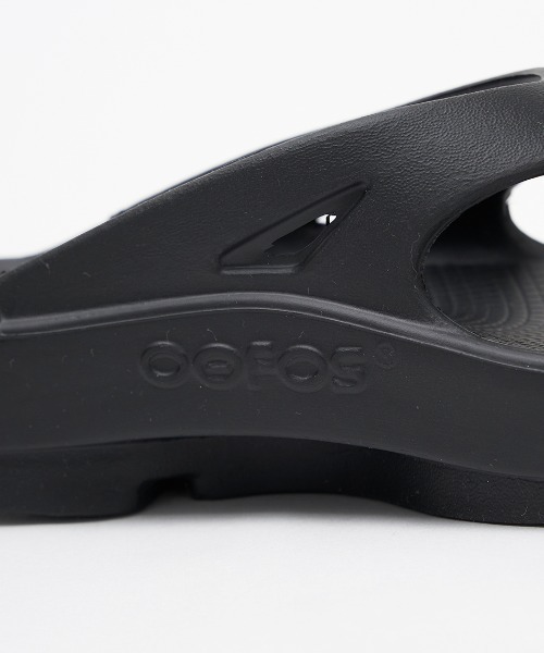 OOFOS（ウーフォス）の「【OOFOS】Ooriginal-リカバリーサンダル（サンダル・レディース・ブラック/カーキオリーブ/グリーン・23/24）」の7枚目の写真