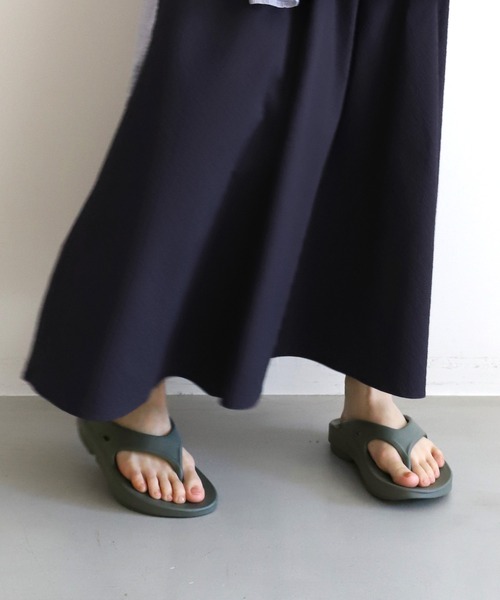 OOFOS（ウーフォス）の「【OOFOS】Ooriginal-リカバリーサンダル（サンダル・レディース・ブラック/カーキオリーブ/グリーン・23/24）」の11枚目の写真