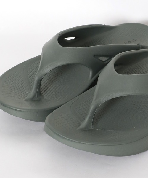 OOFOS（ウーフォス）の「【OOFOS】Ooriginal-リカバリーサンダル（サンダル・レディース・ブラック/カーキオリーブ/グリーン・23/24）」の15枚目の写真