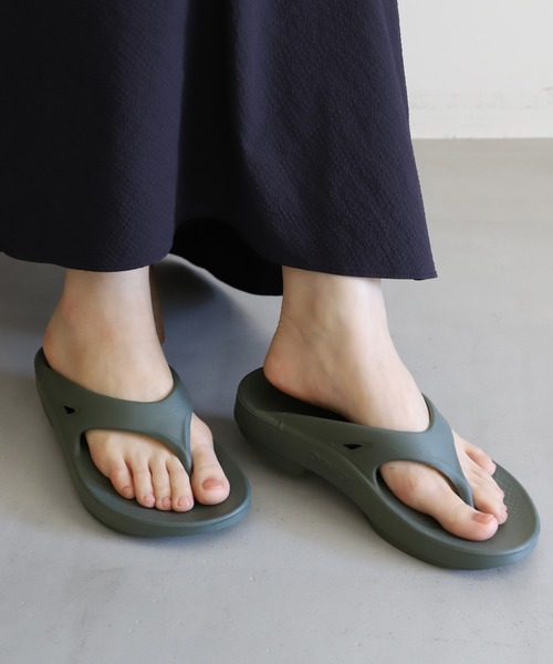 OOFOS（ウーフォス）の「【OOFOS】Ooriginal-リカバリーサンダル（サンダル・レディース・ブラック/カーキオリーブ/グリーン・23/24）」の17枚目の写真