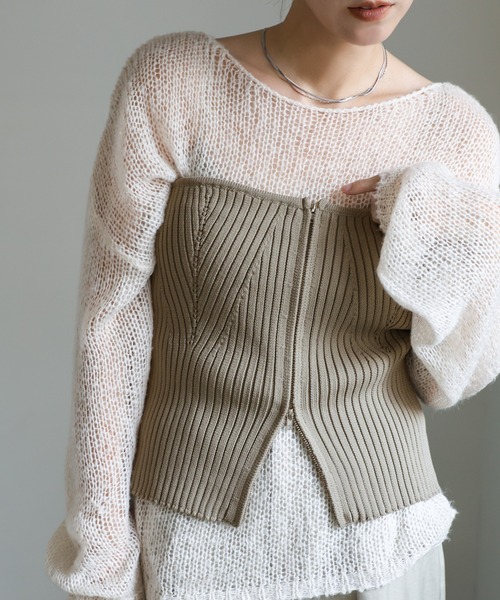 select MOCA(セレクトモカ)の「ジッパーリブニットビスチェ(ベスト・レディース・グレイッシュベージュ/ブラック/アイボリー・FREE)」の3枚目の写真