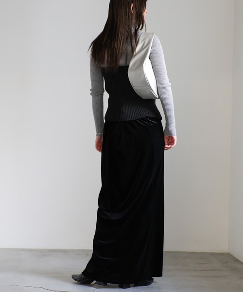 select MOCA(セレクトモカ)の「ジッパーリブニットビスチェ(ベスト・レディース・グレイッシュベージュ/ブラック/アイボリー・FREE)」の20枚目の写真