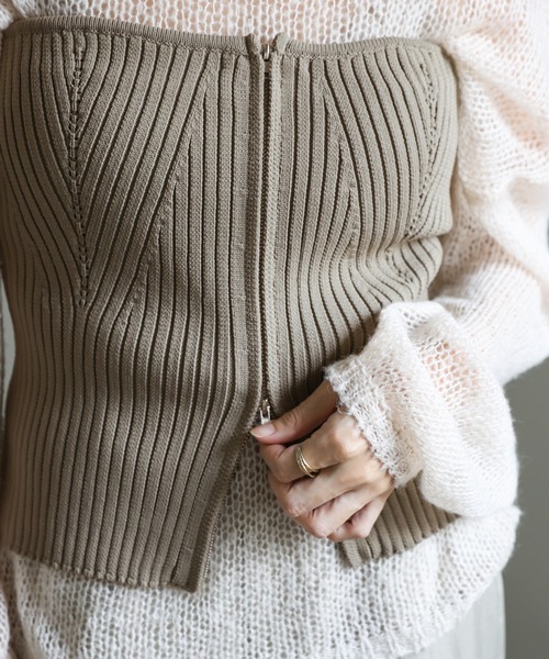 select MOCA(セレクトモカ)の「ジッパーリブニットビスチェ(ベスト・レディース・グレイッシュベージュ/ブラック/アイボリー・FREE)」の15枚目の写真