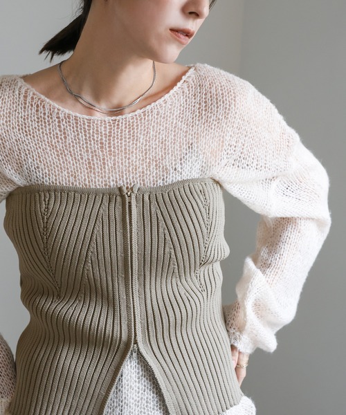 select MOCA(セレクトモカ)の「ジッパーリブニットビスチェ(ベスト・レディース・グレイッシュベージュ/ブラック/アイボリー・FREE)」の7枚目の写真