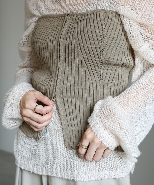 select MOCA(セレクトモカ)の「ジッパーリブニットビスチェ(ベスト・レディース・グレイッシュベージュ/ブラック/アイボリー・FREE)」の12枚目の写真