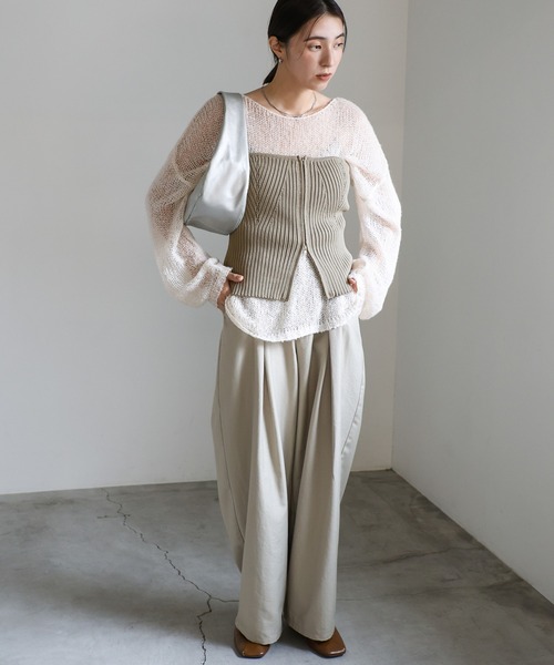 select MOCA(セレクトモカ)の「ジッパーリブニットビスチェ(ベスト・レディース・グレイッシュベージュ/ブラック/アイボリー・FREE)」の4枚目の写真