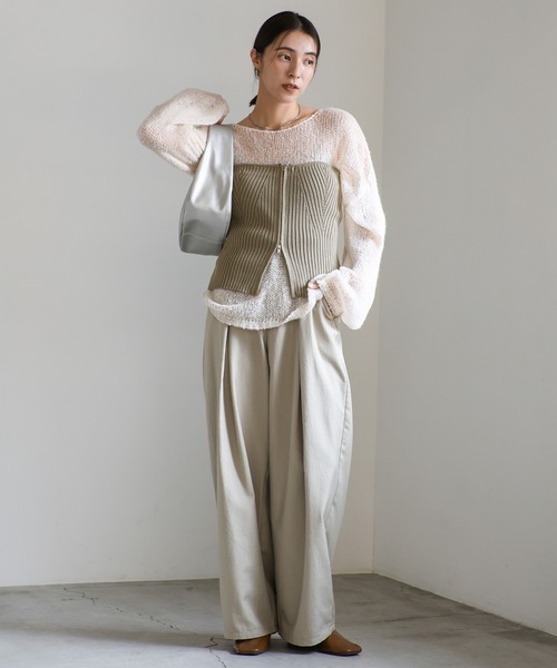 select MOCA(セレクトモカ)の「ジッパーリブニットビスチェ(ベスト・レディース・グレイッシュベージュ/ブラック/アイボリー・FREE)」の10枚目の写真