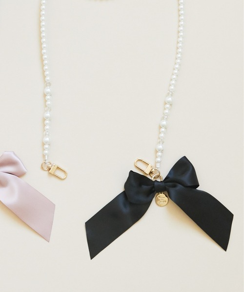 Maison de FLEUR（メゾンドフルール）の「ラインストーンパールチェーン（スマホグッズ・レディース・ピンク/ブラック/グレイッシュベージュ・FREE）」の2枚目の写真