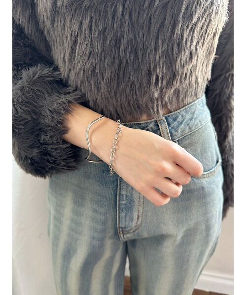 MURUA（ムルーア）の「チェーンカーブダブルバングル（バングル/リストバンド・レディース・シルバー・FREE）」の3枚目の写真