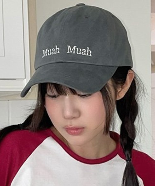 A'GEM/9 × .kom 『muah muah/ムーアムーア』 LOGO STITCH BALL CAP/ロゴステッチ ボール CAP（キャップ）｜muahmuah（ムーアムーア）
