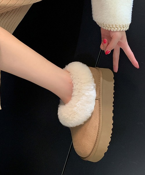 WEGO（ウィゴー）の「WEGO/フェイクムートンファーローブーツ（ブーツ・レディース・キャメル/ブラック・MEDIUM/LARGE/SMALL）」の4枚目の写真