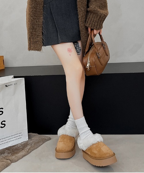 WEGO（ウィゴー）の「WEGO/大人気NO.1！フェイクムートンファーローブーツ（ブーツ・レディース・キャメル/ブラック・MEDIUM/LARGE/SMALL）」の4枚目の写真